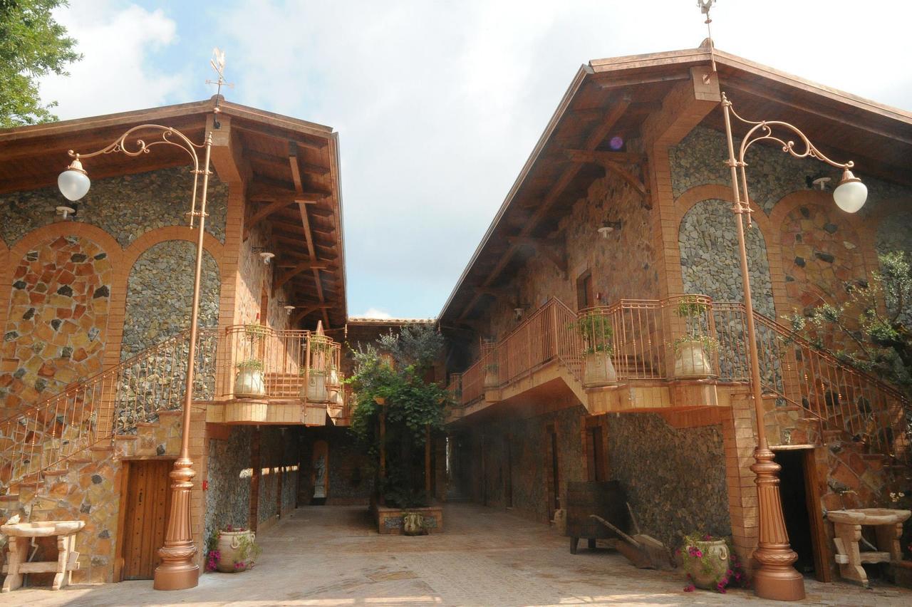 Montecorvino Pugliano Resort Le Parisien מראה חיצוני תמונה