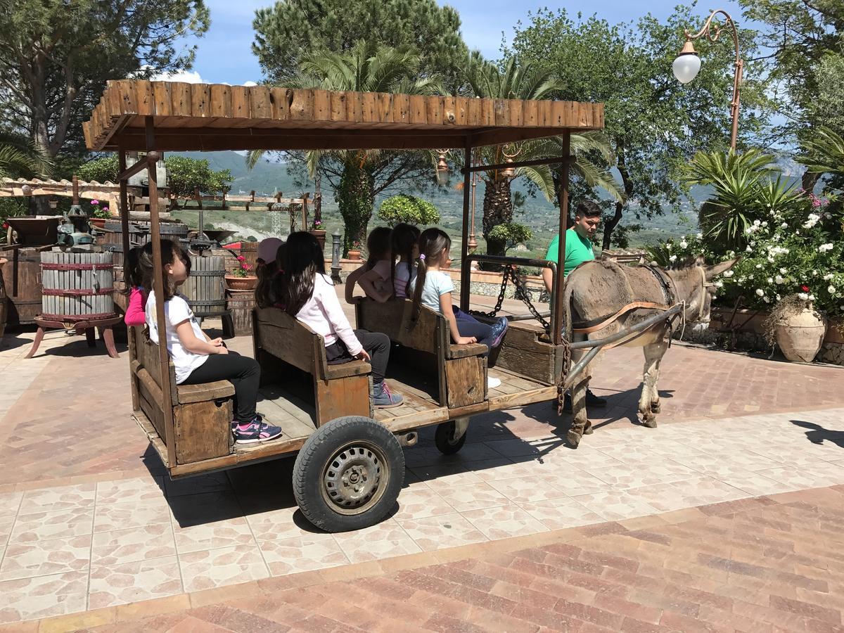 Montecorvino Pugliano Resort Le Parisien מראה חיצוני תמונה